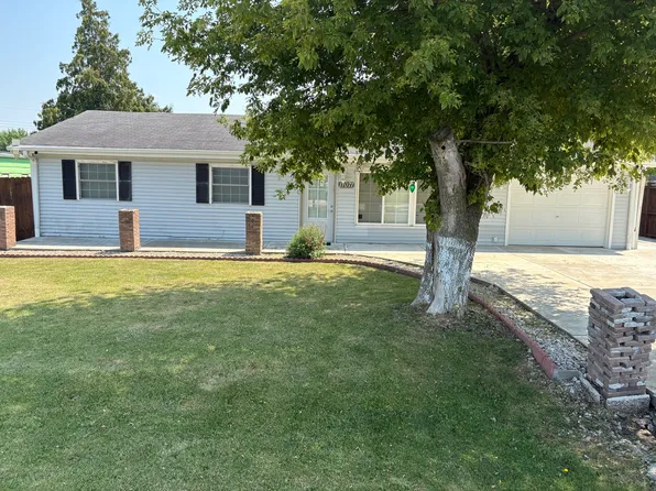 11071 E Fisher Rd, Rochelle, IL 61068