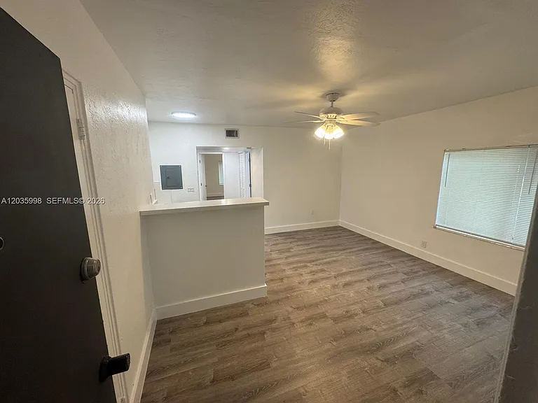 350 SW 15th Rd #9 — Photo 4