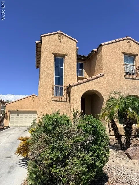 4 bed, 2.5 bath, 2018 sqft, $1,800 — Photo 2