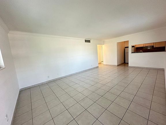 4th image of 817 Lighthouse Dr APT C