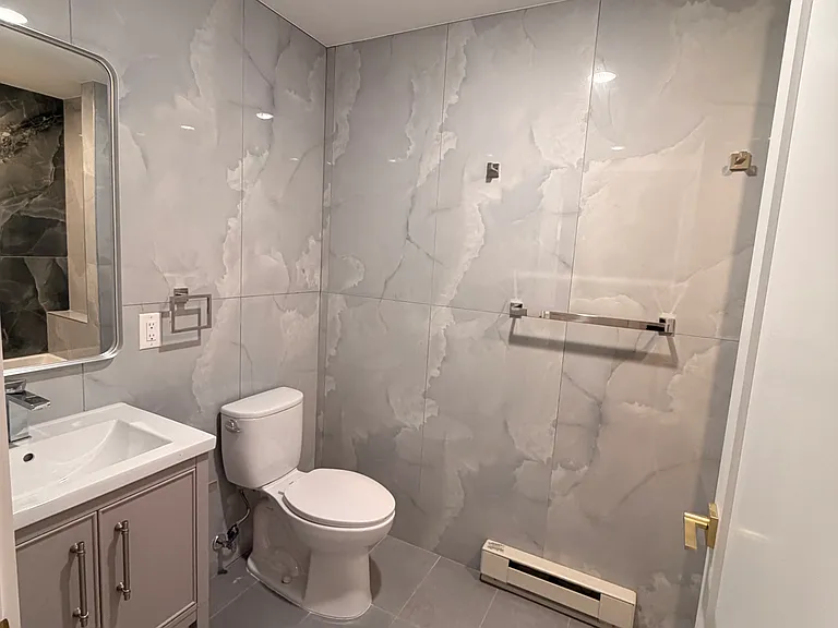 661 W Broadway #1 — Photo 5