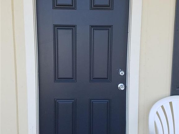 2nd image of 1177 E Lloyd St APT 105