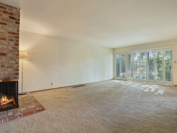 5th image of 2662 Michigan Ave