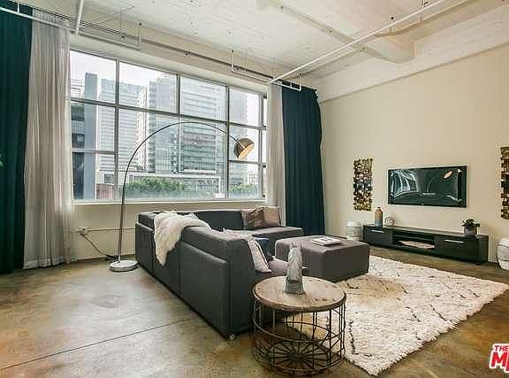 5th image of 1130 S Flower St APT 304