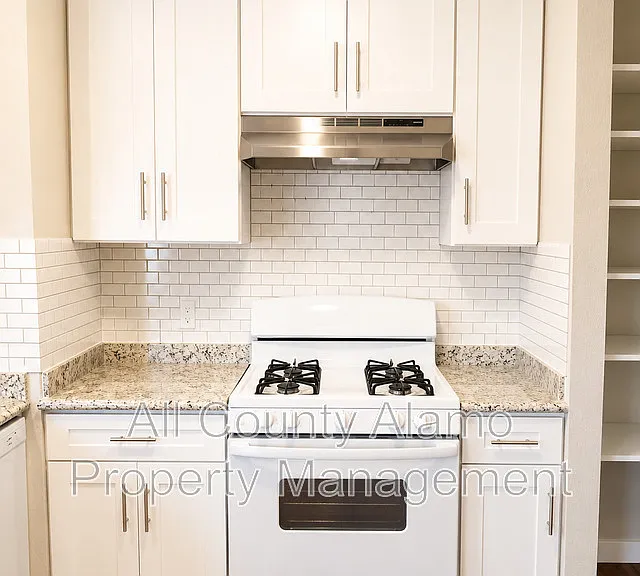 429 Zachry Dr — Photo 9