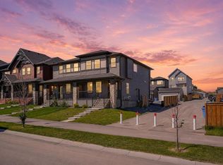 125 E Edith Gate NW, Calgary, AB T3R1Z3