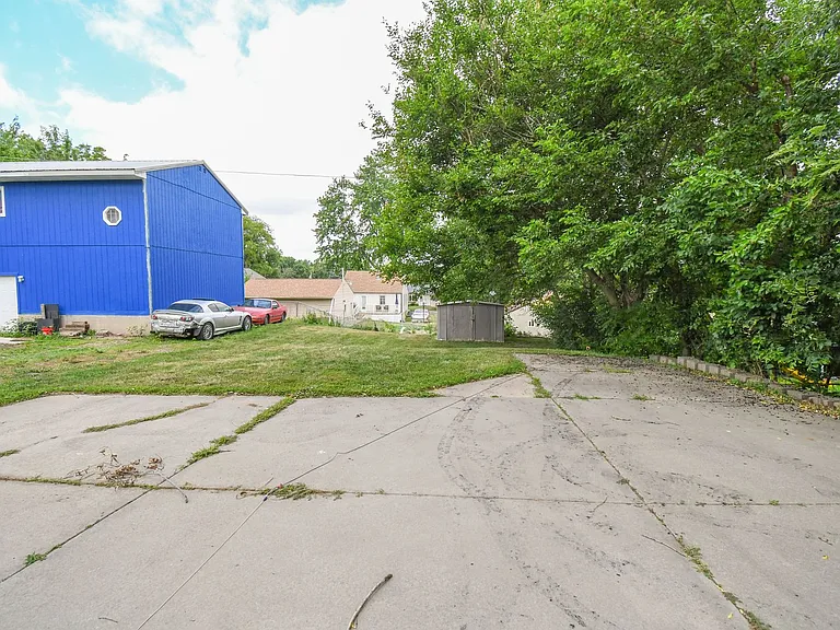 1115 N Duluth Ave — Photo 33