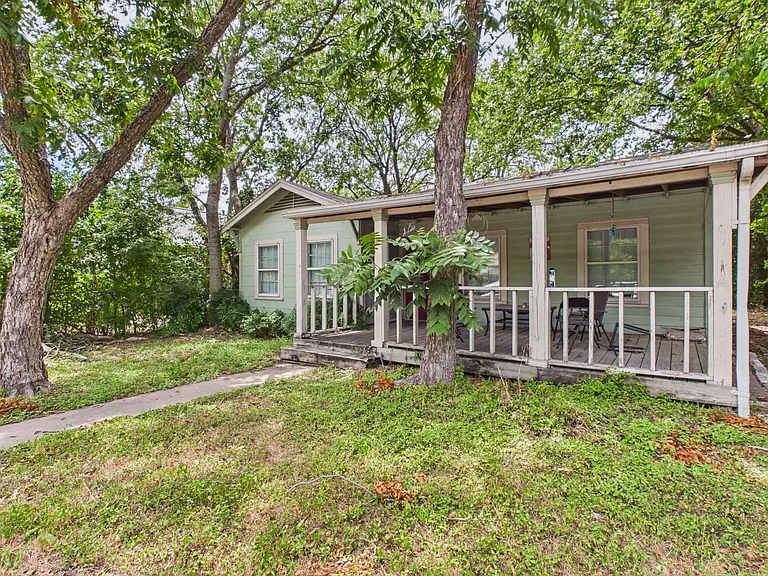 5204 Duval St — Photo 1