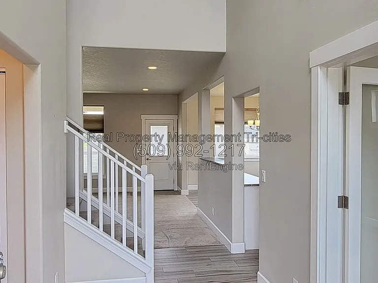 1108 S Kansas Pl — Photo 4