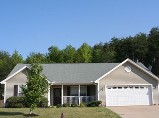 5 Red Mile Way, Taylors, SC 29687
