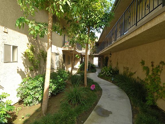 4th image of 10437 La Reina Ave APT 203