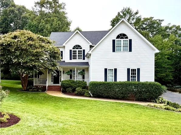 1312 Lomond Dr, Midlothian, VA 23114