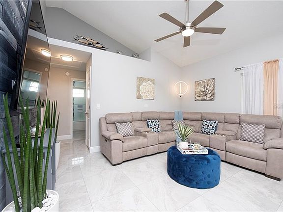 4th image of 621 Heron Bay Dr