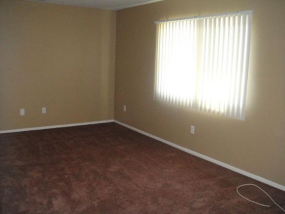 4th image of 2551 W Eaton Ave