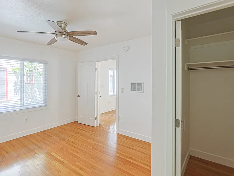 70 Roycroft Ave #B — Photo 4