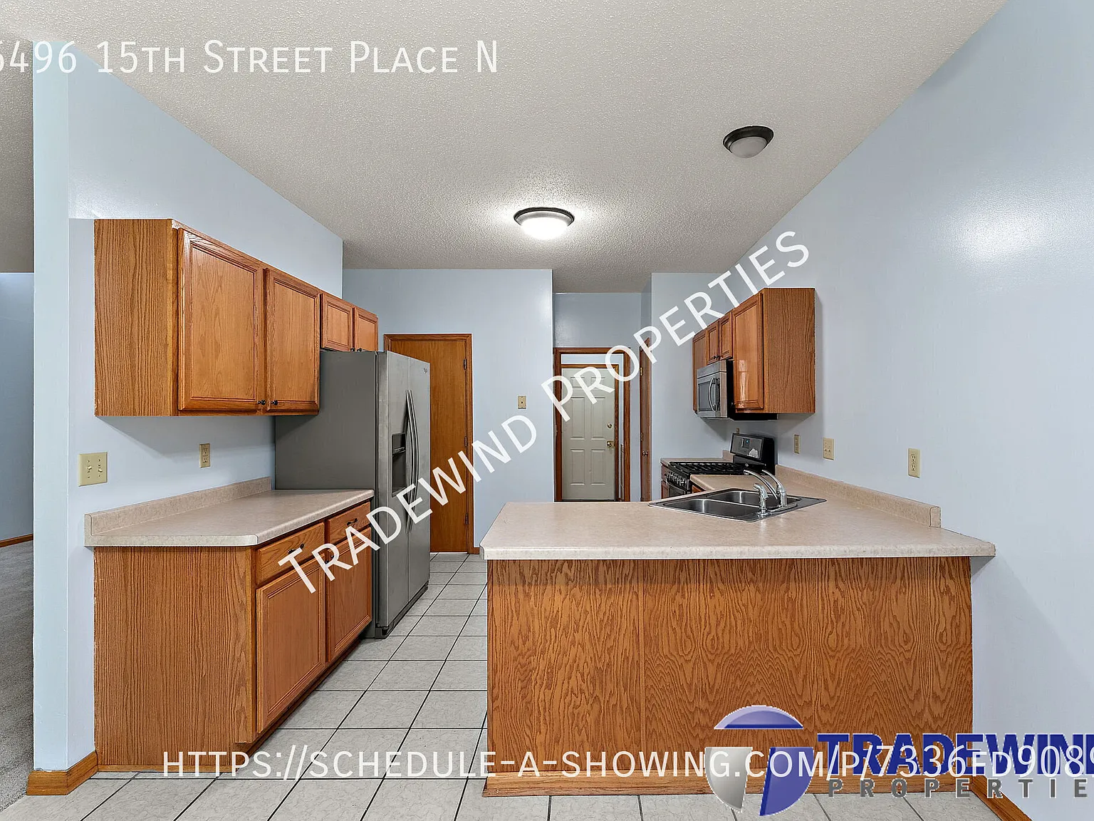 Spacious 3 Bed 2.5 Bath Townhome — Photo 4