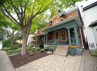 102 Pearl St N, Hamilton, ON L8R2Z3