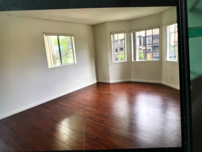 501 E Magnolia Blvd — Photo 4