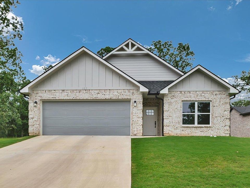 1st image of 827 Augusta Dr