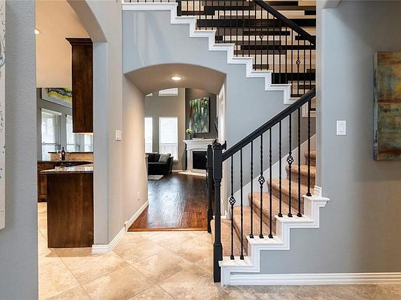 4th image of 9583 Robinwoods Dr