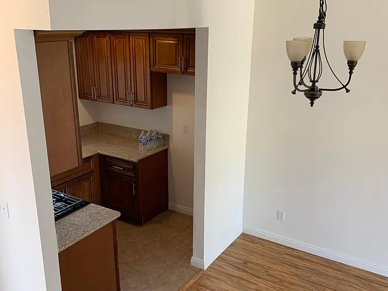 937 N Louise St #8 — Photo 15