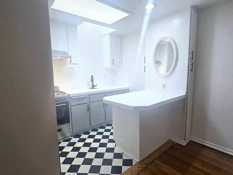 Essex Manor — Photo 14