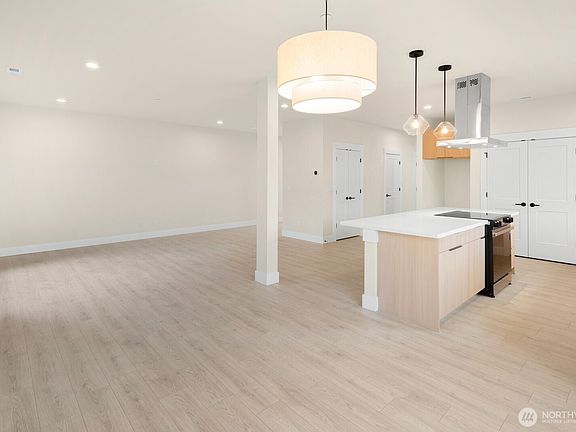 4th image of 910 S 138th Street #A