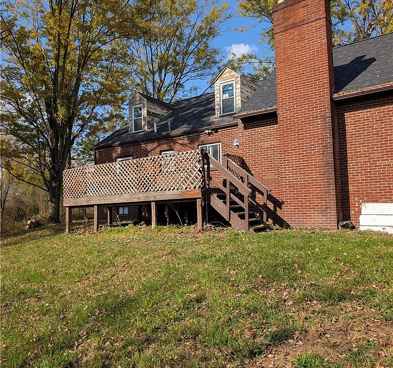 2nd image of 2112 Summit Rd