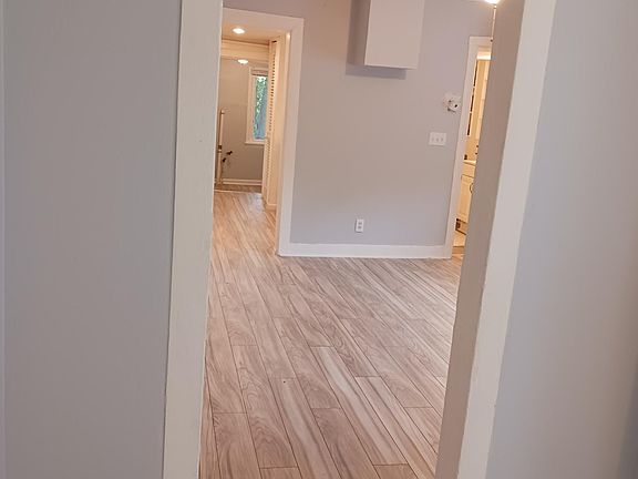 4th image of 310 Short St