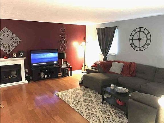 4th image of 211 Pine St