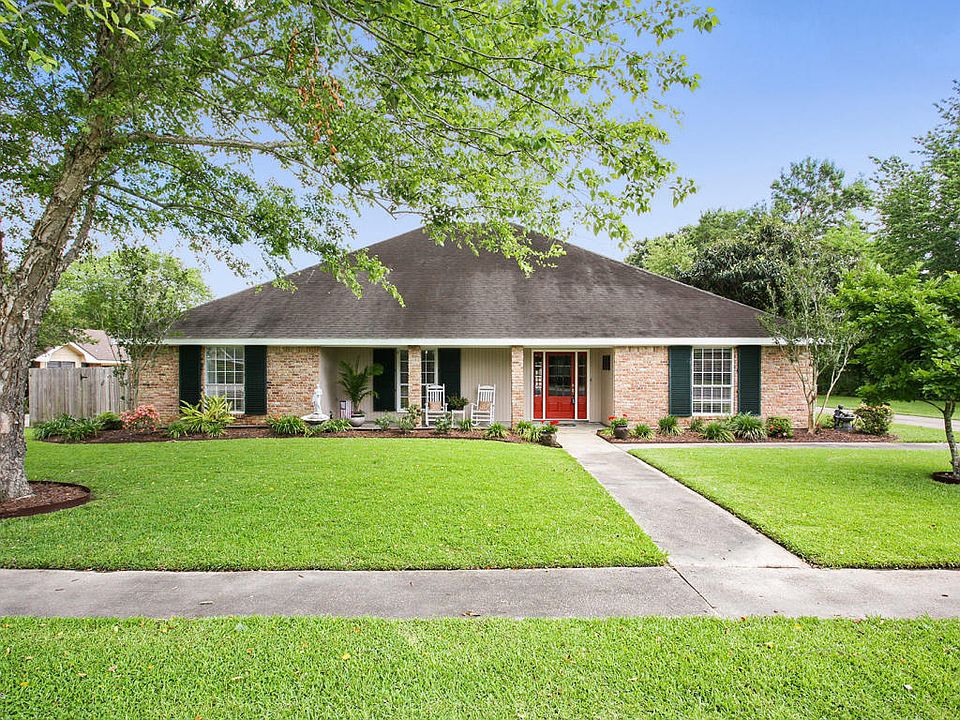 1st image of 303 Paddington Dr