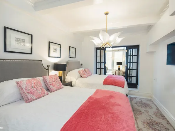 891 Park Avenue image 10 of 12