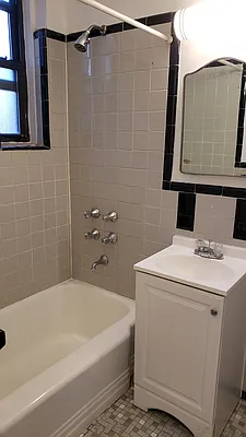 Rented by Max & Associates Realty Corp | media 8