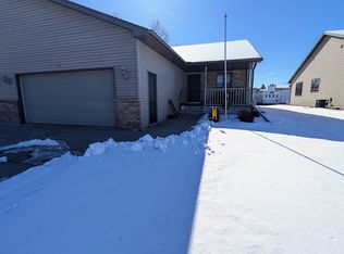 114 E North Water St, New London, WI 54961