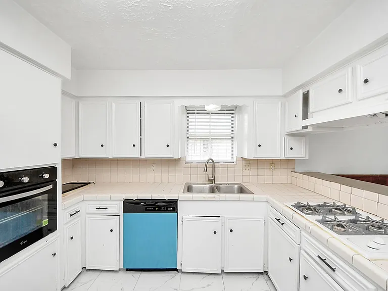 9131 Rentur Dr — Photo 8