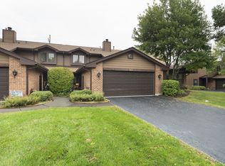 967 Brown Deer Dr, Westmont, IL