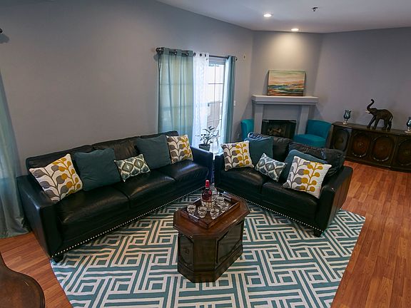5th image of 10925 Blix St APT 105