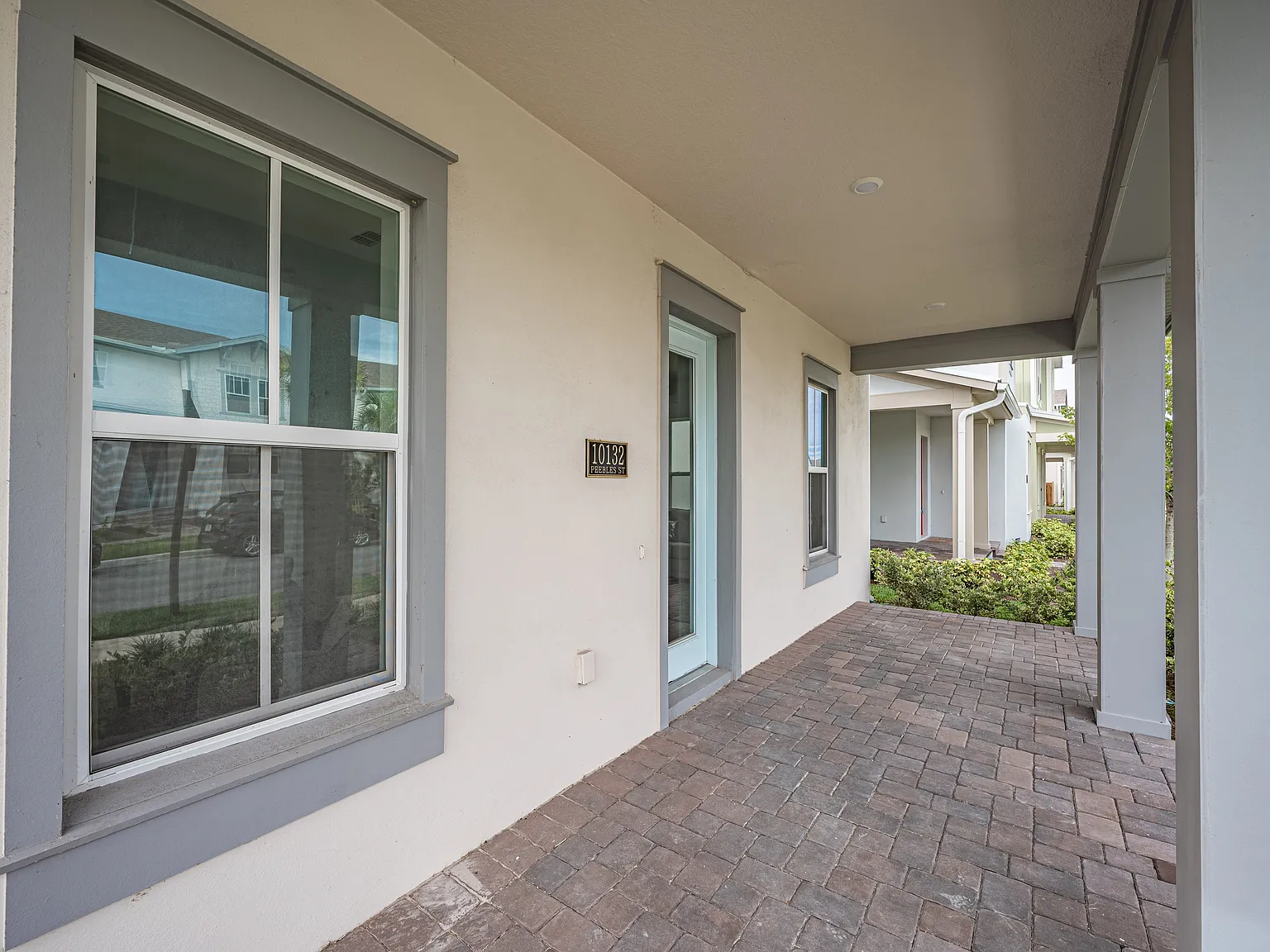 3 bed, 2.5 bath, 2800 sqft, $3,800 — Photo 3