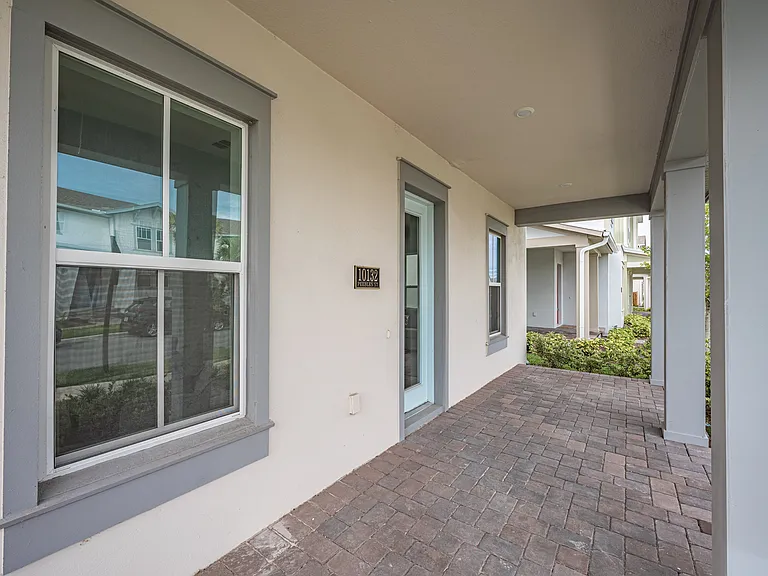 10132 Peebles St — Photo 3