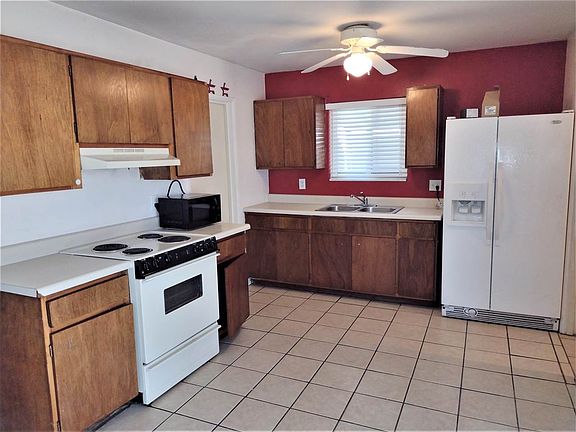 4th image of 1130 E Corona Dr