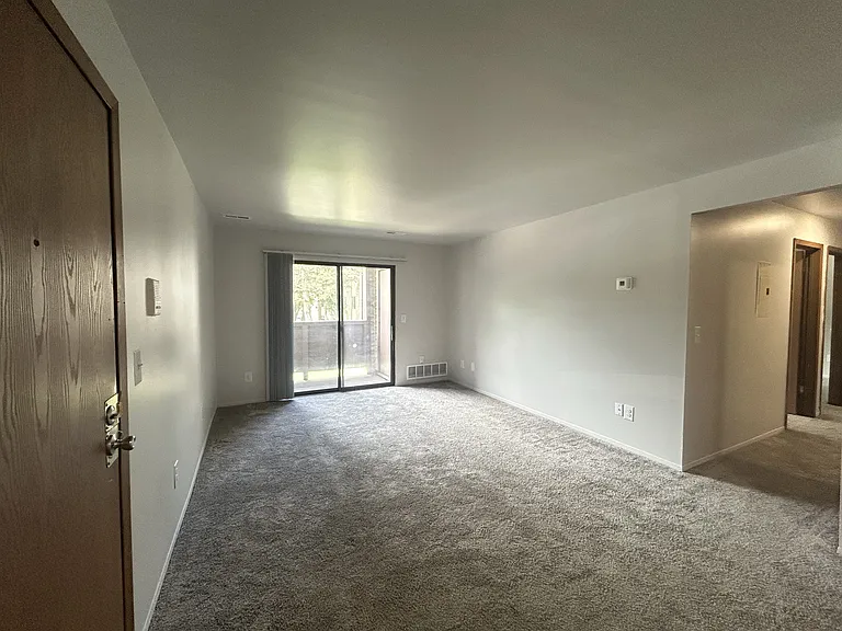 Woodland Villa Apartments — Photo 33