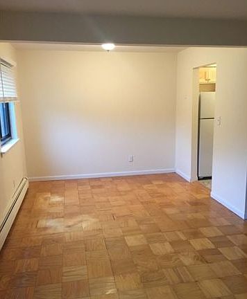 4th image of 4 Brevoort Dr