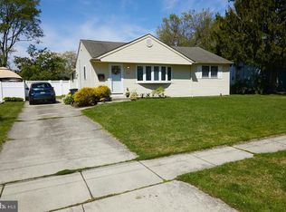231 Adams Ave, Barrington, NJ 08007
