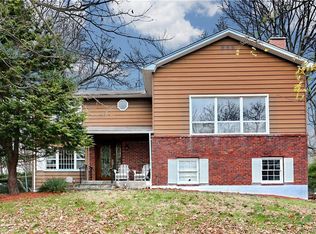 7 Bluejay St, Chestnut Ridge, NY 10977