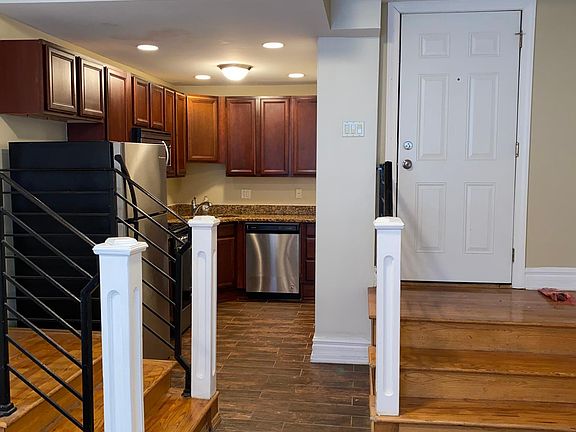 2nd image of 6610 S Kenwood Ave #109
