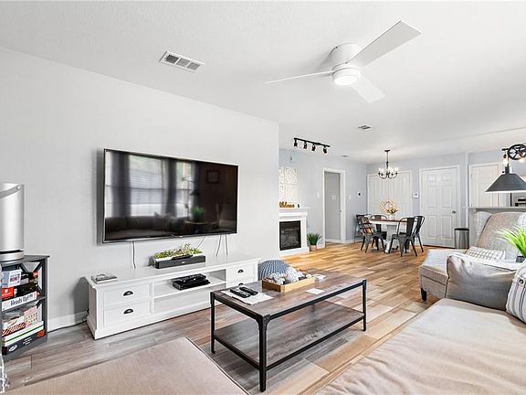 3rd image of 1301 Wood Ave #A