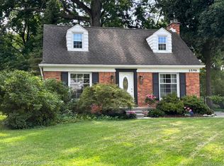 1549 Maplewood St, Keego Harbor, MI 48320