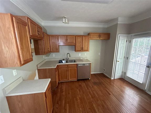 4th image of 95 Luke Dr