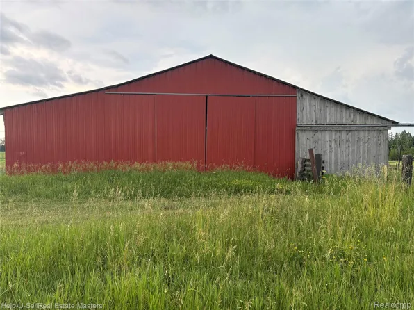 300 W Hubert Rd, Spruce, MI 48762