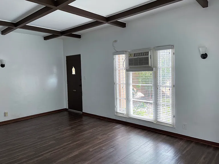 110050 S Cloverdale Ave — Photo 12